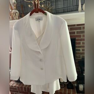 🔥LeSuit Blazer and Skirt Suit Size:18 Color:White Gorgeous Hidden Zipper & snap